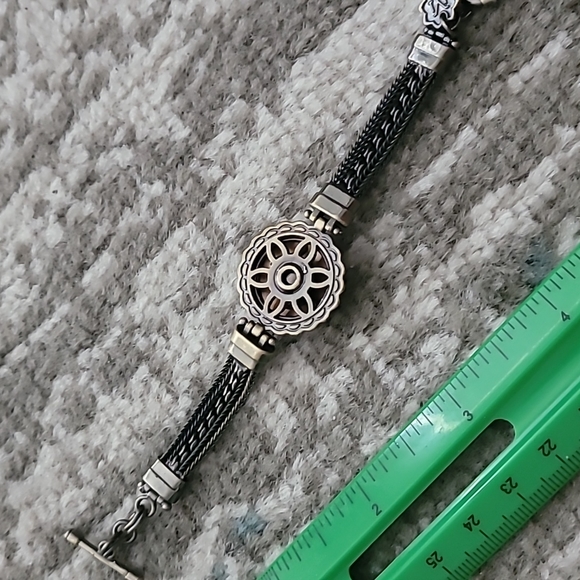 Magnolia and vine bracelet with a snap - Picture 3 of 3